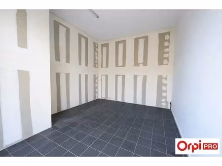 location local d'activités 23 m² à 50 m²