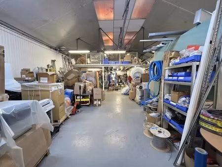 location local d'activités 396 m²