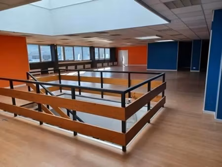 location bureaux 696 m²