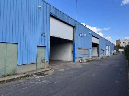 location entrepôt 1 200 m²