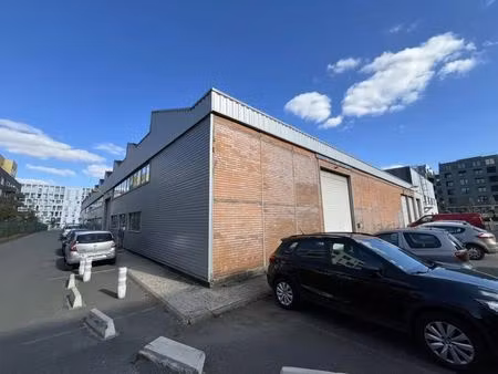 location entrepôt 820 m²