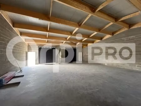 location entrepôt 197 m²