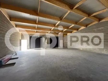 location entrepôt saint vivien 17220 197m²
