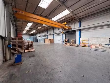 location local d'activités 1 910 m²