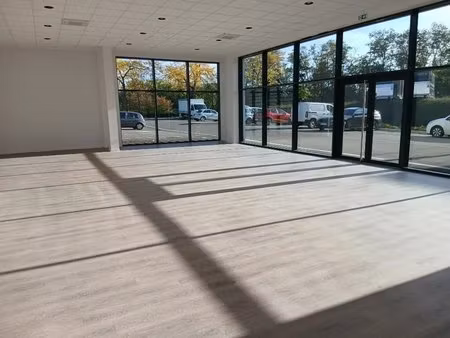 location local d'activités 580 m²