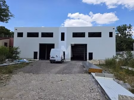 location local d'activités 542 m² à 1 109 m²