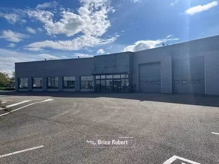 location local d'activités 1 001 m²