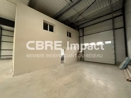 location local d'activités 747 m²