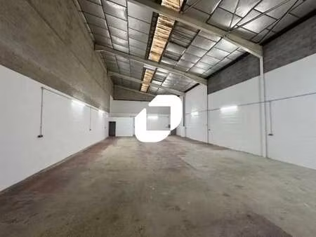 location local d'activités 248 m²