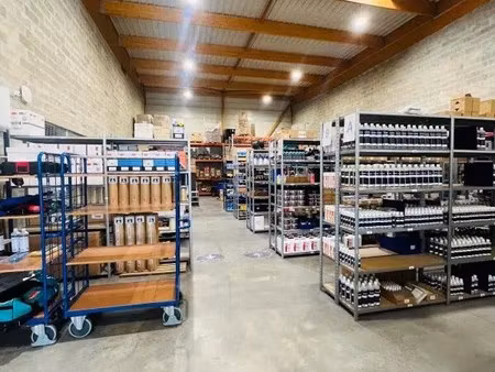 location local d'activités 756 m²