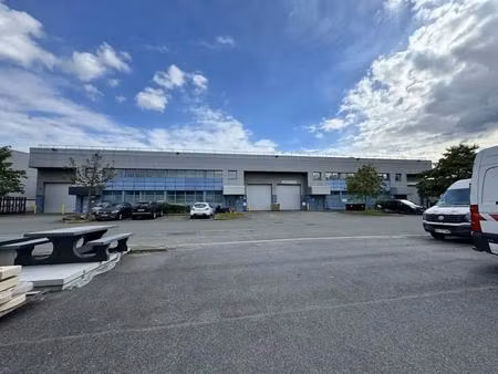 location local d'activités 1 233 m²
