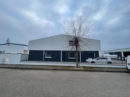 location local d'activités 400 m²