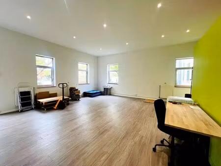 location local d'activités 141 m²