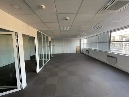 location bureaux 100 m² à 651 m²