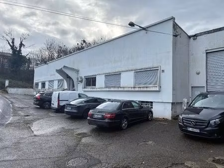 location local d'activités 1 300 m²
