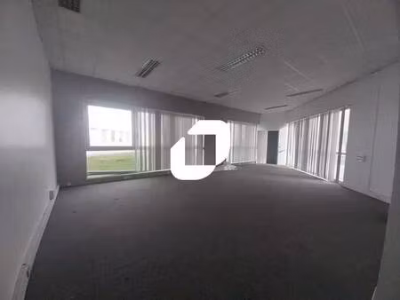 location bureaux 66 m²