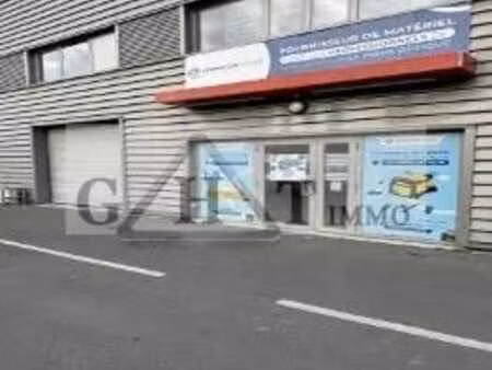 location entrepôt 190 m²