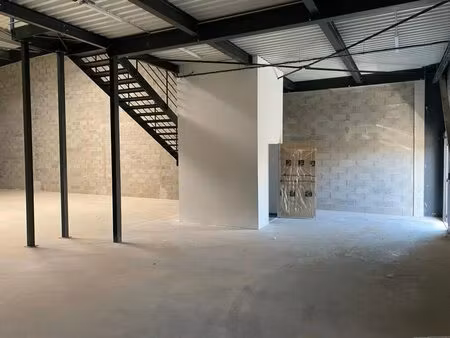 location entrepôt 608 m²