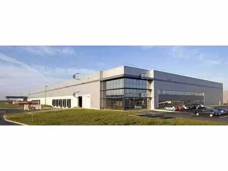 location entrepôt 21 683 m²