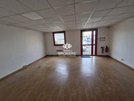 location entrepôt pontault combault 77340 368m²