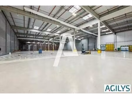 location entrepôt 6 815 m²