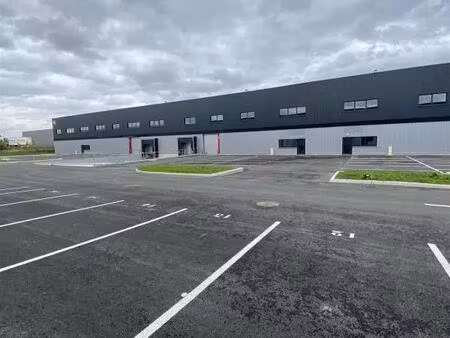 location local d'activités 2 074 m²