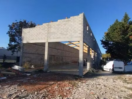 location local d'activités 860 m²