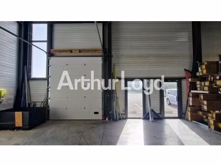 location local d'activités 366 m²