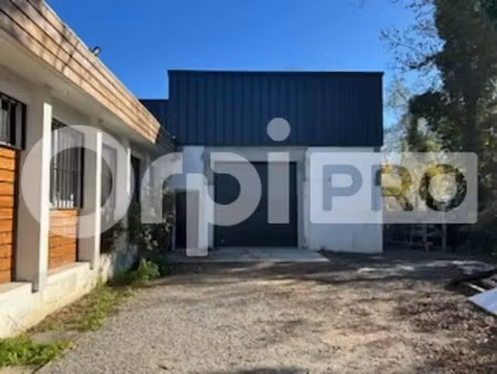 location local d'activités 160 m²