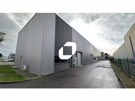 location local d'activités 246 m²