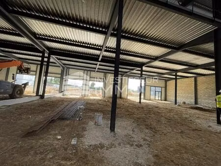 location local d'activités 614 m²