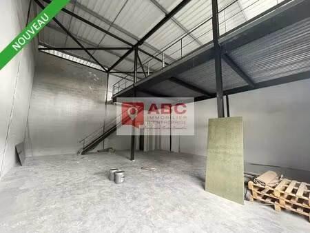 location local d'activités 203 m²