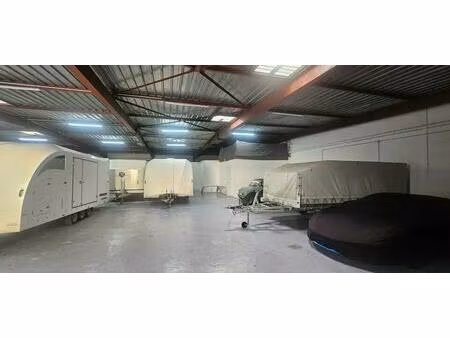 location local d'activités 436 m²