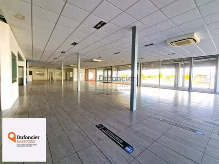 location local d'activités 1 820 m²