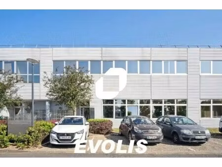 location local d'activités 662 m²