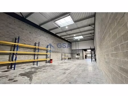 location local d'activités 430 m²