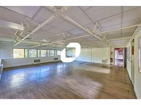 location local d’activités montigny le bretonneux 78180 708m² à 3648m²