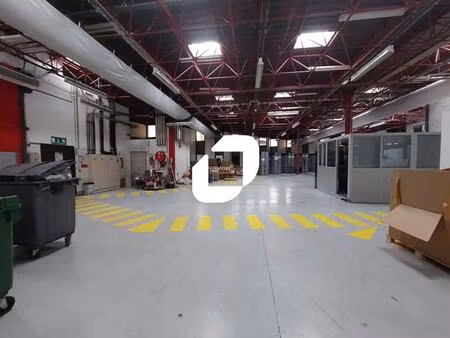 location local d'activités 708 m² à 3 648 m²