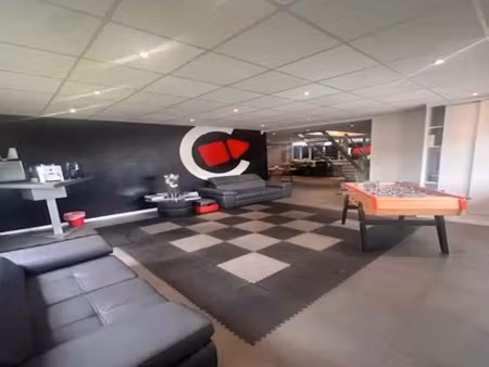 location local d'activités 1 168 m²