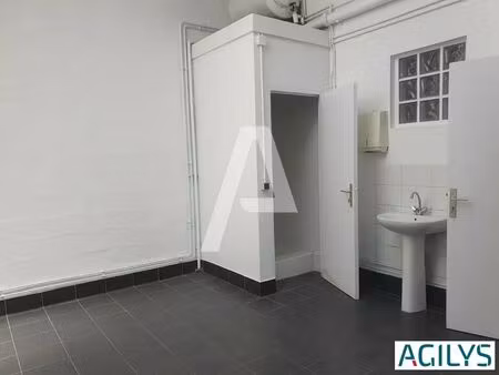 location local d'activités 670 m²