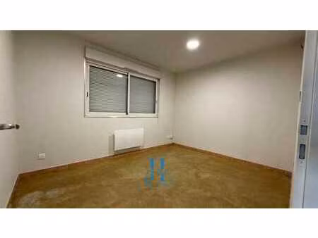 location local d'activités 140 m²