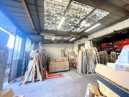 location local d'activités 230 m²