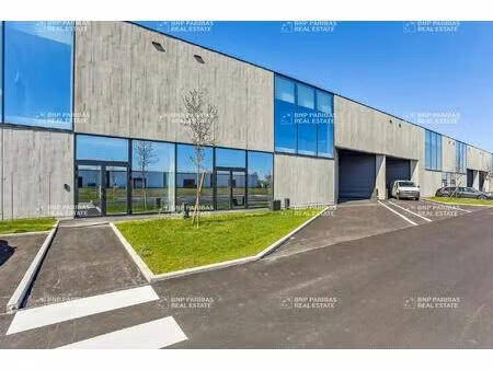 location local d'activités 520 m² à 1 755 m²