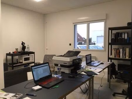 location local d'activités 120 m²