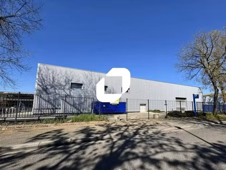 location local d'activités 1 815 m²