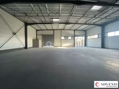 location local d'activités 425 m²