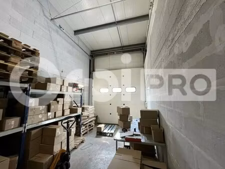 location local d'activités 203 m²