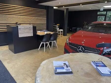location local d'activités 422 m²