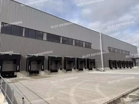 location bureaux 6 000 m² à 12 000 m²