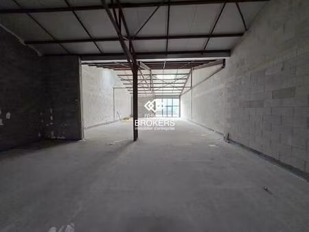 location commerce arbent 01100 600m²